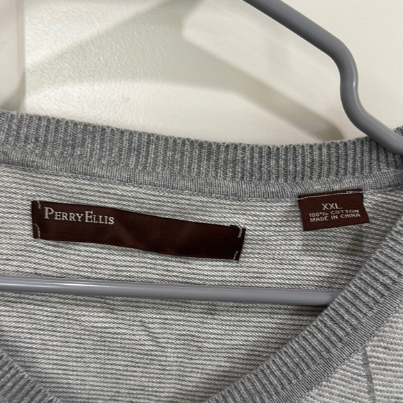 Perry Ellis w Gray V-Neck Sweater with Diamond Pattern XXL / A13 - Picture 2 of 4